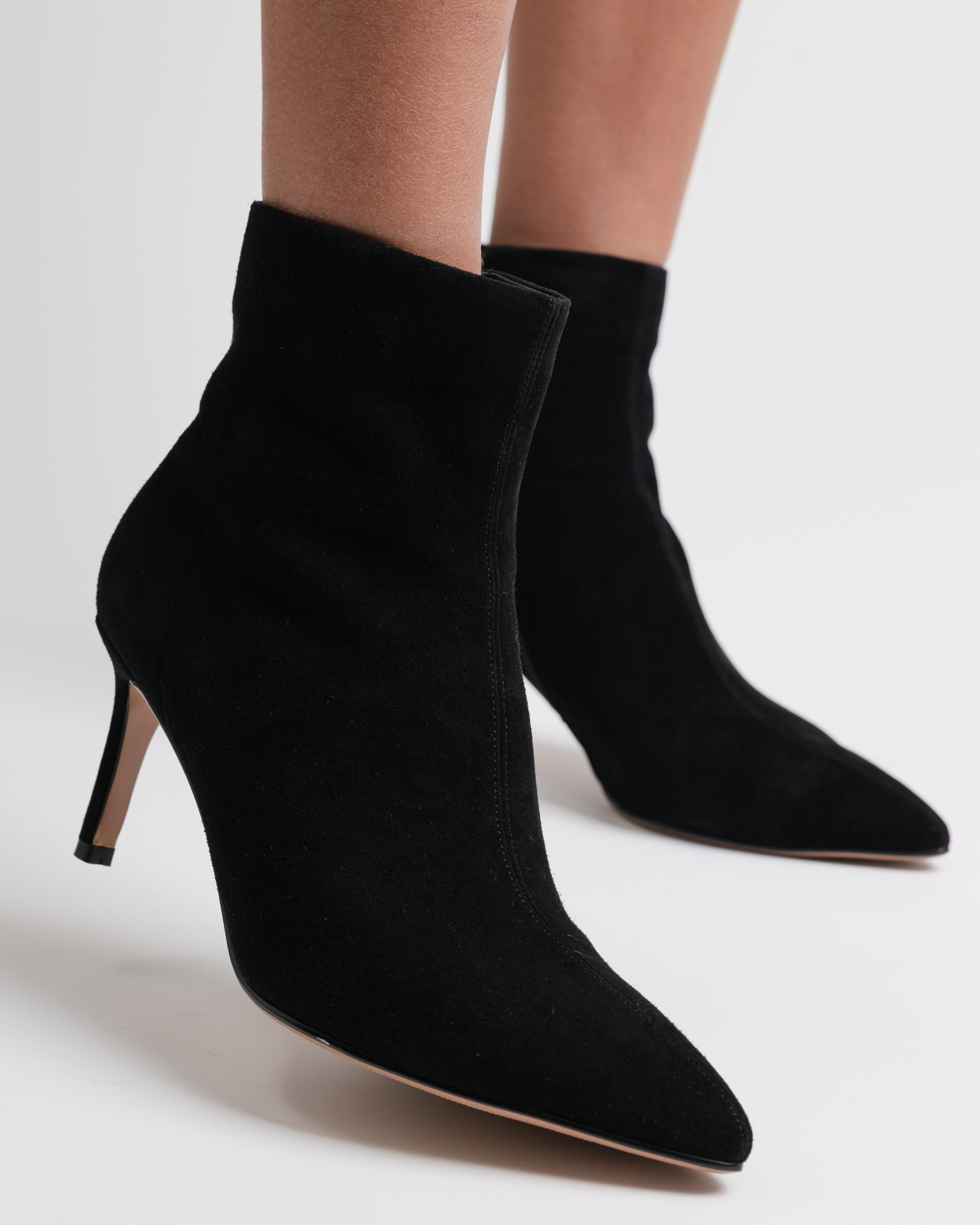 Women s ankle boots Melanda 50253 36 black suede 41 чорний
Women s ankle boots Melanda 50253 36 black suede 41 чорний