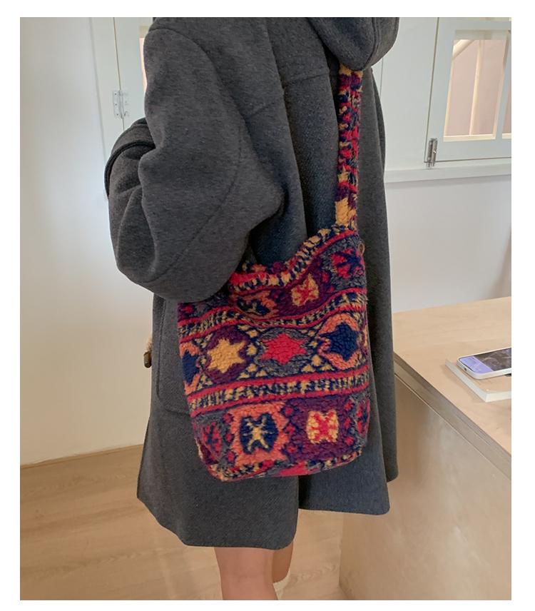 Fair Island Faux Lamb Wool Women s Bucket Shoulder Bags Winter Ladies Plush Underarm Bag Retro Dot Female Large Messenger Bag
Fair Island Faux Lamb Wool Women s Bucket Shoulder Bags Winter Ladies Plush Underarm Bag Retro Dot Female Large Messenger Bag