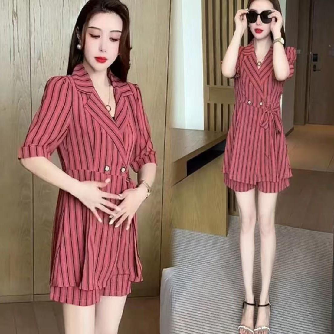 2026 Summer Women s Striped Patchwork Blazer & Shorts Set - Trendy Short-Sleeved Two-Piece Fashion Outfit 5XL (suitable for 145-165 catty) красный
2026 Summer Women s Striped Patchwork Blazer & Shorts Set - Trendy Short-Sleeved Two-Piece Fashion Outfit 5XL (suitable for 145-165 catty) красный
