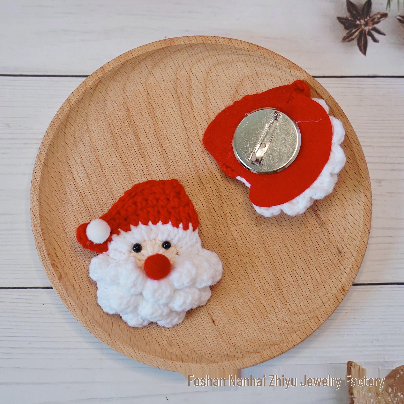 Handmade Crochet Santa Claus Wool Brooch Hair Clip - Christmas Gift Headwear.
Handmade Crochet Santa Claus Wool Brooch Hair Clip - Christmas Gift Headwear.