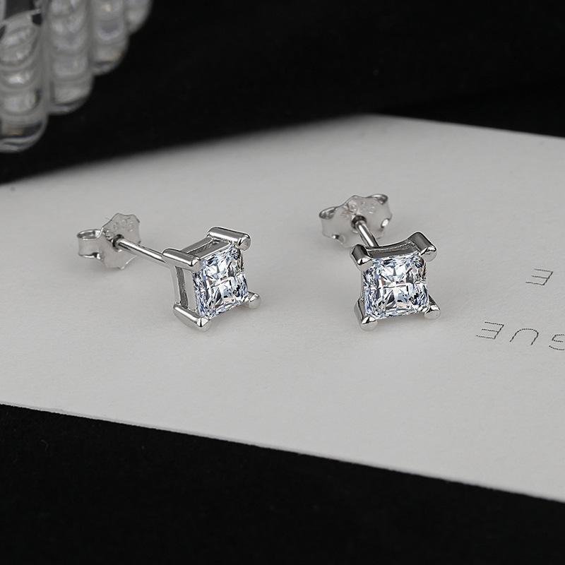 Серьги-гвоздики из серебра 925 пробы, простые, классические, квадратные, с четырьмя когтями, в корейском стиле, с инкрустацией из циркония 925
Серьги-гвоздики из серебра 925 пробы, простые, классические, квадратные, с четырьмя когтями, в корейском стиле, с инкрустацией из циркония 925