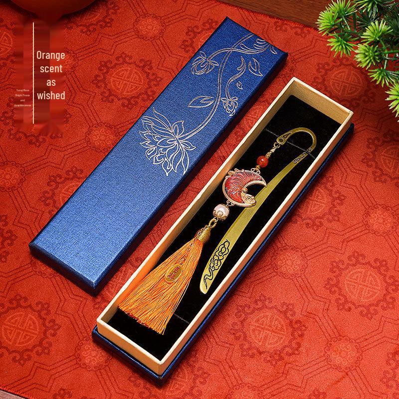 Chinese Style Graduation Bookmark Gift Box - Cultural Souvenir for Company Events
Chinese Style Graduation Bookmark Gift Box - Cultural Souvenir for Company Events