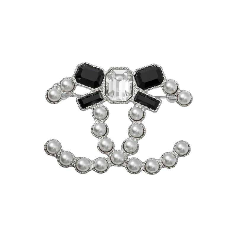 CHANEL 23K inlaid double C decoration crystal brooch men s and women s couple style silver срібний
CHANEL 23K inlaid double C decoration crystal brooch men s and women s couple style silver срібний