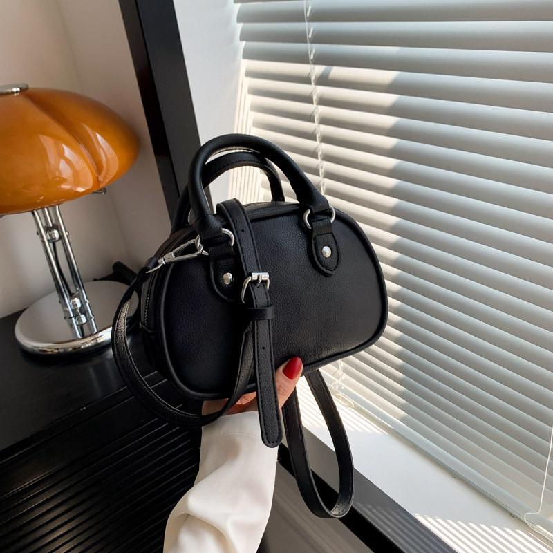 Chic Oval Mini Handbag For Women Elegant Soft Pu Crossbody Bag In Black Beige Green Khaki Gold
Chic Oval Mini Handbag For Women Elegant Soft Pu Crossbody Bag In Black Beige Green Khaki Gold