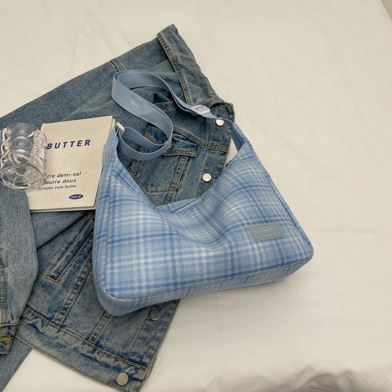 2024 spring new trend lightweight casual shoulder bag simple fashion tote bag simple large capacity messenger bag синій
2024 spring new trend lightweight casual shoulder bag simple fashion tote bag simple large capacity messenger bag синій