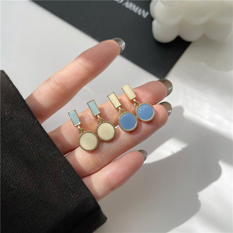 Temperament simple contrasting color geometric round color oil drop S925 silver small fresh cute stud earrings earrings
Temperament simple contrasting color geometric round color oil drop S925 silver small fresh cute stud earrings earrings
