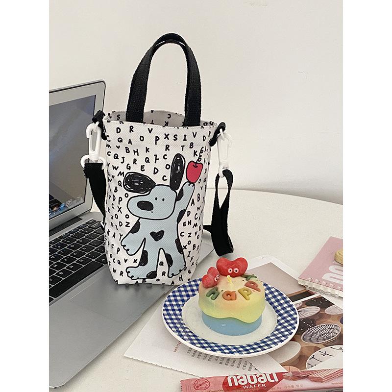 Cartoon thermos cup cover autumn and winter water cup bag original illustration printed crossbody kettle bag
Cartoon thermos cup cover autumn and winter water cup bag original illustration printed crossbody kettle bag