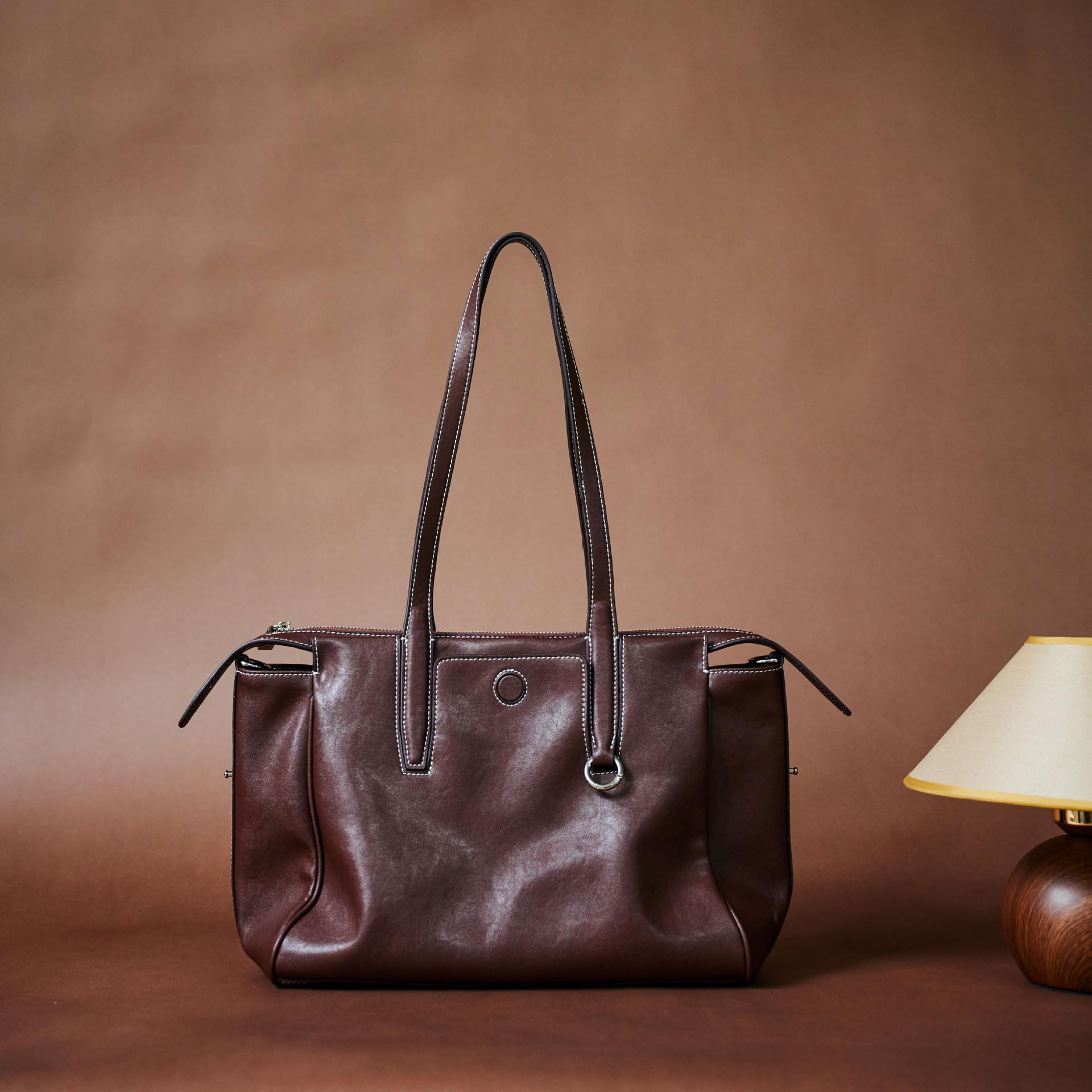 Strictly selected Escape Tote Slack First Layer Vegetable Tanned Cowhide Leather Light and Large Capacity Shoulder Crossbody Handbag brown + long shoulder strap
Strictly selected Escape Tote Slack First Layer Vegetable Tanned Cowhide Leather Light and Large Capacity Shoulder Crossbody Handbag brown + long shoulder strap