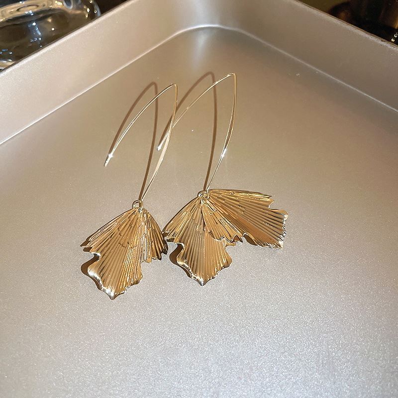 New unique ginkgo biloba earrings Korean cold wind temperament simple earrings ear hook jewelry золотий
New unique ginkgo biloba earrings Korean cold wind temperament simple earrings ear hook jewelry золотий