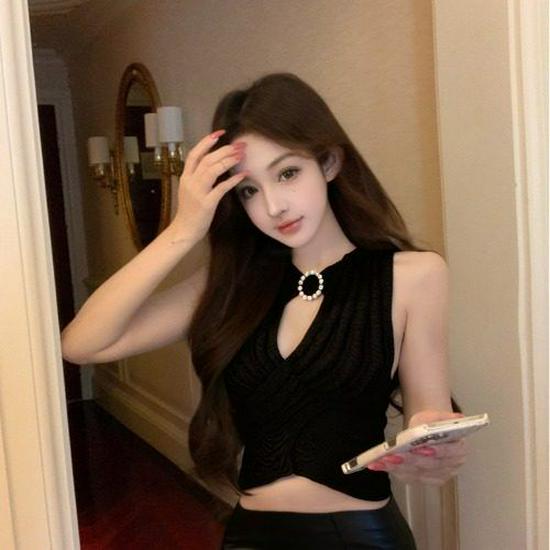 Chic Mink Velvet Halter Neck Vest with Sexy Cut-outs and Fur Lining - Autumn/Winter 2025 French Trend Women s Fashion. One size чорний
Chic Mink Velvet Halter Neck Vest with Sexy Cut-outs and Fur Lining - Autumn/Winter 2025 French Trend Women s Fashion. One size чорний