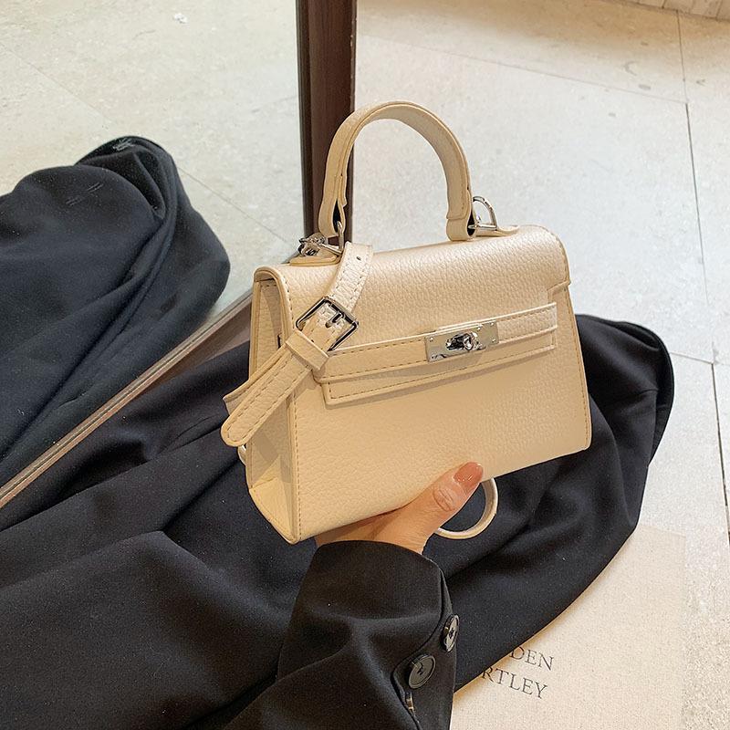 New fashionable lychee pattern chain portable single shoulder oblique span trendy women s bag
New fashionable lychee pattern chain portable single shoulder oblique span trendy women s bag