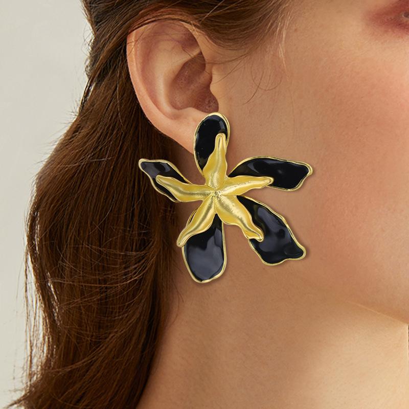 Двухслойные серьги-цветы, европейские и американские преувеличенные сверхпрочные легкие серьги класса люкс, серьги высокого класса 
Двухслойные серьги-цветы, европейские и американские преувеличенные сверхпрочные легкие серьги класса люкс, серьги высокого класса