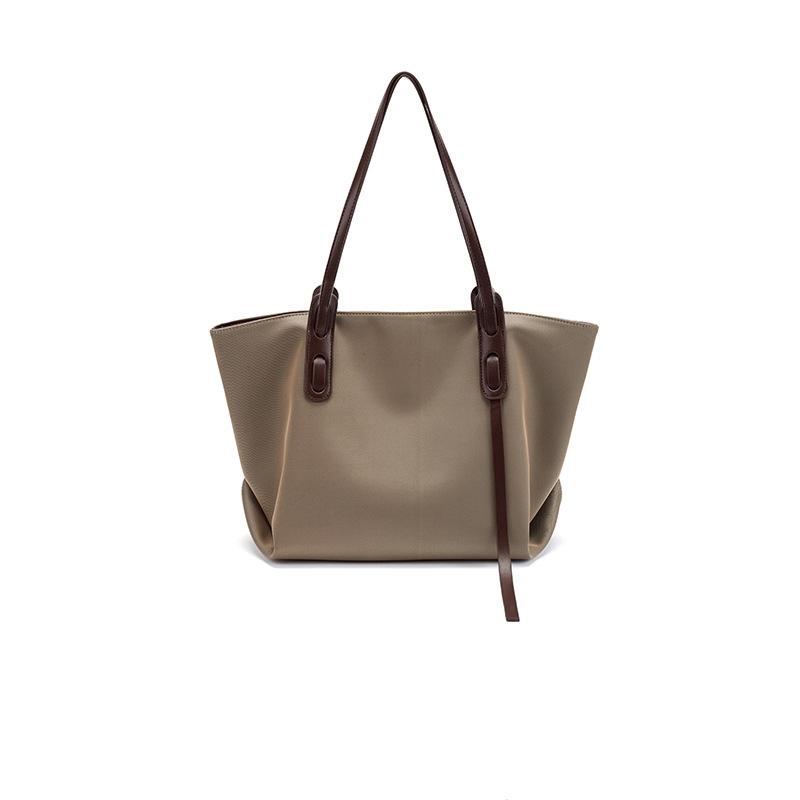 Wholesale large-capacity bags women s new messenger bags, simple and fashionable versatile women s bags, shoulder commuter women s bags
Wholesale large-capacity bags women s new messenger bags, simple and fashionable versatile women s bags, shoulder commuter women s bags