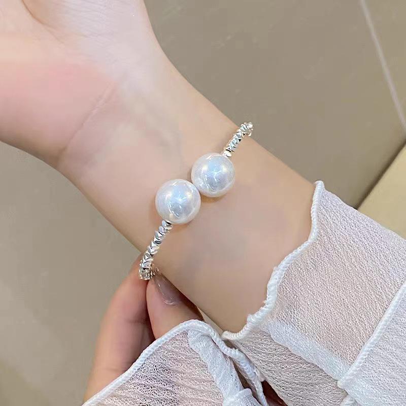 BR-12 Silver Pearl Fragmented Polygon Bracelet: Elegant, Versatile, Fashionable, New Hot Style.
BR-12 Silver Pearl Fragmented Polygon Bracelet: Elegant, Versatile, Fashionable, New Hot Style.