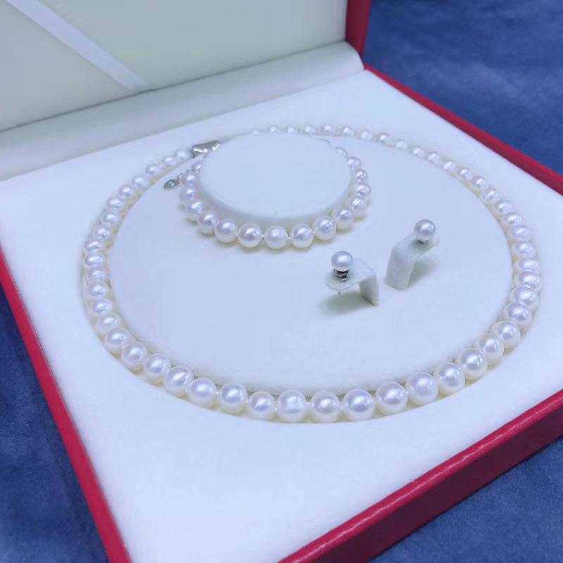 Freshwater Pearl Necklace & Earrings Set with Silver Clasp and Round Bead Chain for Women 9-10mm (Everyday)
Freshwater Pearl Necklace & Earrings Set with Silver Clasp and Round Bead Chain for Women 9-10mm (Everyday)