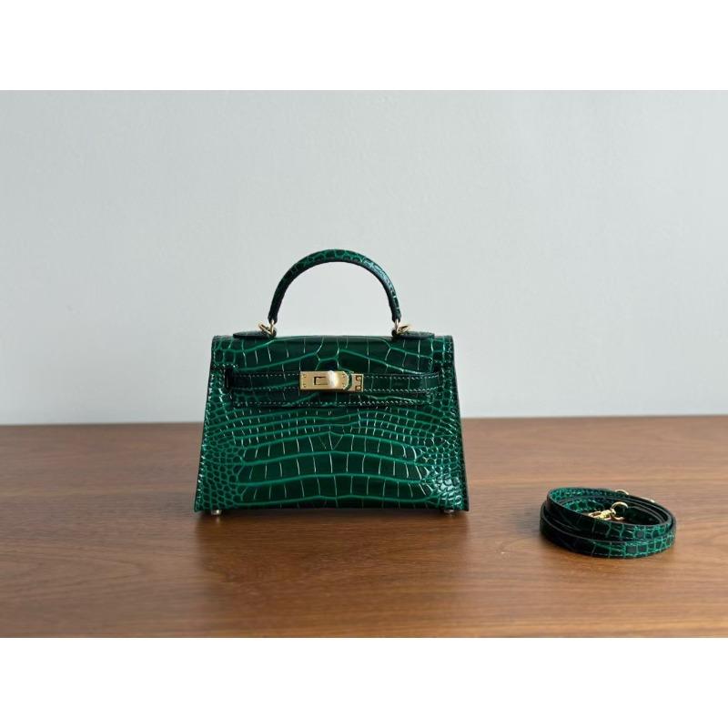 Верхний слой коровьей кожи с тиснением под крокодила, фурнитура из стали второго поколения, общий локомотив, линия Шафи, женская сумка через плечо на одном плече 19CM
Верхний слой коровьей кожи с тиснением под крокодила, фурнитура из стали второго поколения, общий локомотив, линия Шафи, женская сумка через плечо на одном плече 19CM