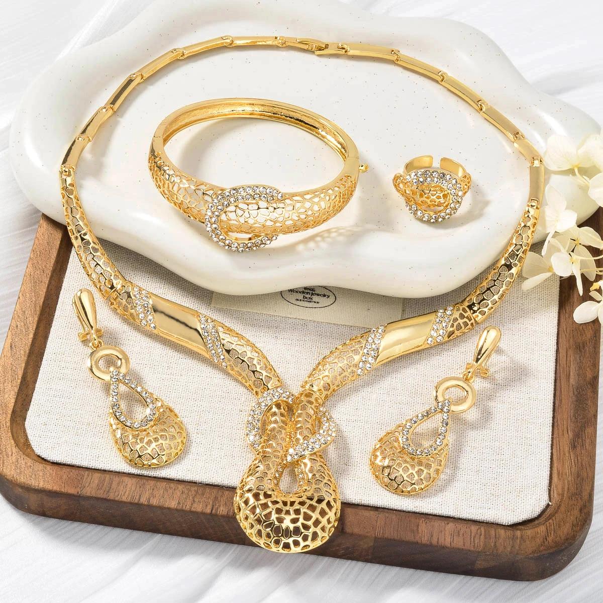 Jewelry Sets 4PCS Bangle Woman Gold Plated Neck Choker Big Earrings for Bridal Engagement Anniversary Resizable Ring Luxury resizable
Jewelry Sets 4PCS Bangle Woman Gold Plated Neck Choker Big Earrings for Bridal Engagement Anniversary Resizable Ring Luxury resizable