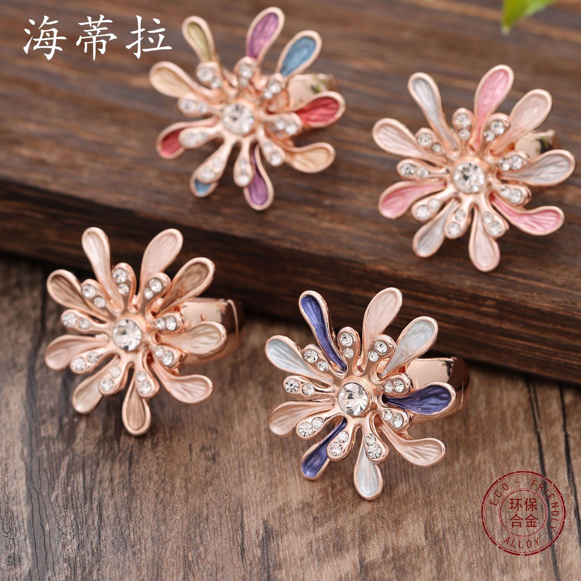 New color painted oil point diamond combined with flower elastic ring, fashionable and high-end women s versatile ring
New color painted oil point diamond combined with flower elastic ring, fashionable and high-end women s versatile ring