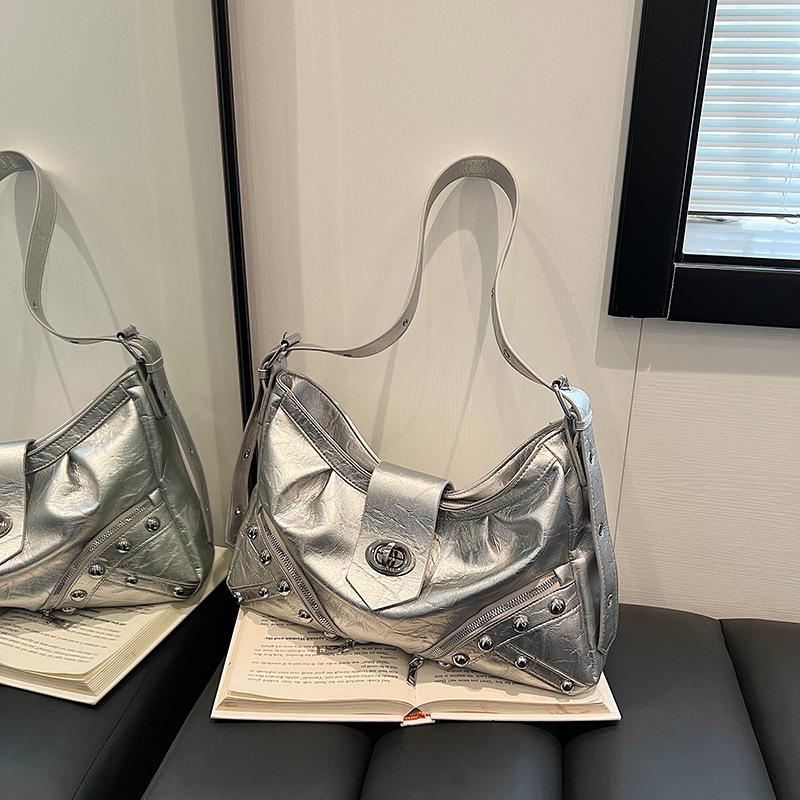 Ретро персонализированная сумка-локомотив, новая модная сумка-багет на плечо/подмышку большой вместимости с заклепками серебряный
Ретро персонализированная сумка-локомотив, новая модная сумка-багет на плечо/подмышку большой вместимости с заклепками серебряный