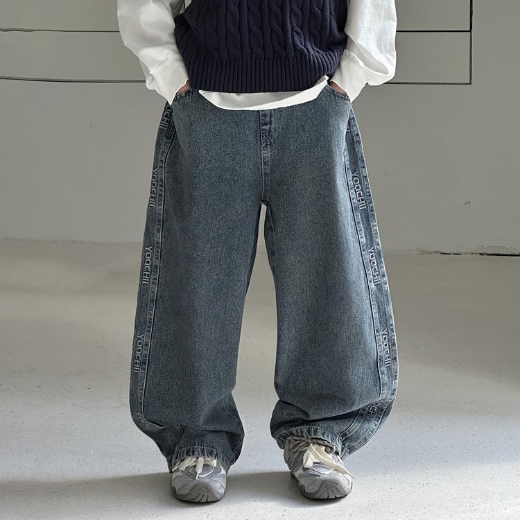 2025 Autumn Stylish Letter Embroidered American Jeans with Large Pockets 150 cm синій
2025 Autumn Stylish Letter Embroidered American Jeans with Large Pockets 150 cm синій