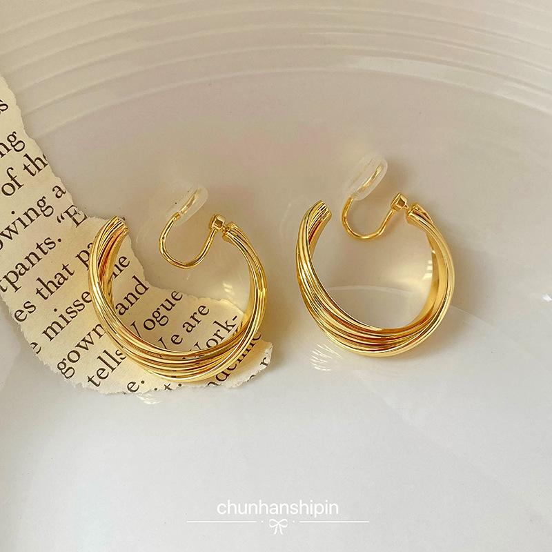 Rotatable ear clips~ Gold retro Hong Kong style circle mosquito coil disc earrings plain circle twist premium new earrings for women
Rotatable ear clips~ Gold retro Hong Kong style circle mosquito coil disc earrings plain circle twist premium new earrings for women