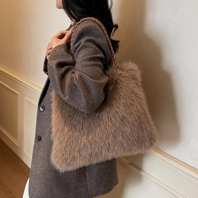Fashion Women Furry Shoulder Bag Large Capacity Tote Handle Bag for Autumn Winter Outing Commuter Texture Versatile Storage Bags
Fashion Women Furry Shoulder Bag Large Capacity Tote Handle Bag for Autumn Winter Outing Commuter Texture Versatile Storage Bags