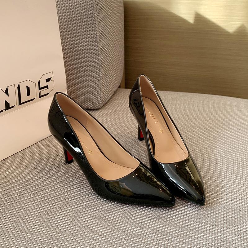 red sole high heels women s patent leather single shoes black work shoes fattened wide large size women s shoes 45
red sole high heels women s patent leather single shoes black work shoes fattened wide large size women s shoes 45