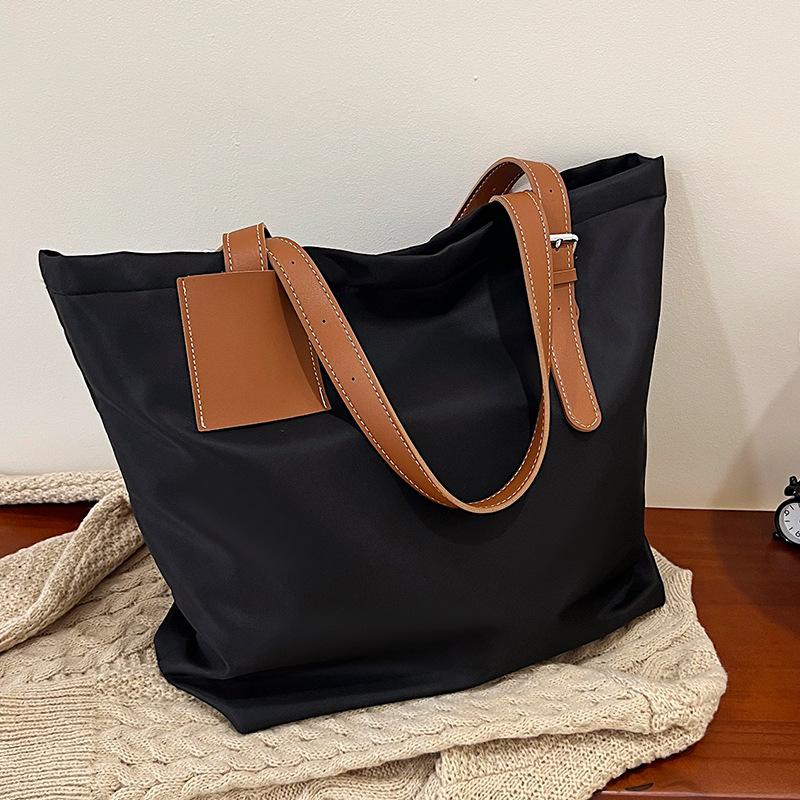 Сумка через плечо из ткани Оксфорд в студенческом стиле, женская, большая вместительная, повседневная сумка-тоут, портативная сумка для покупок чёрный
Сумка через плечо из ткани Оксфорд в студенческом стиле, женская, большая вместительная, повседневная сумка-тоут, портативная сумка для покупок чёрный