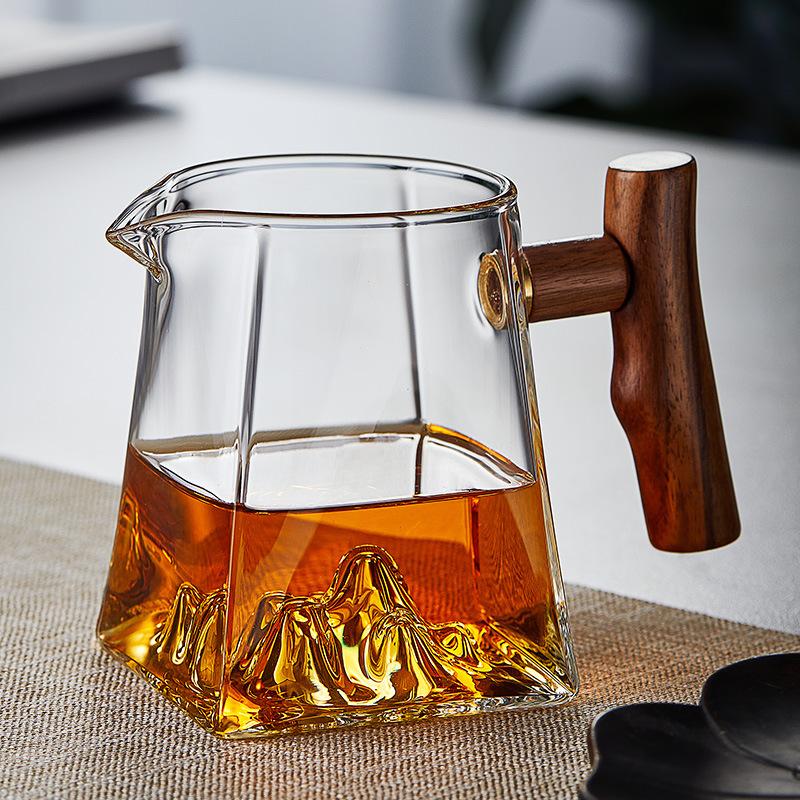 Wooden handle snow mountain fair cup household high borosilicate glass tea sea tea divider square glass Guanshan male cup 300ml прозрачный
Wooden handle snow mountain fair cup household high borosilicate glass tea sea tea divider square glass Guanshan male cup 300ml прозрачный