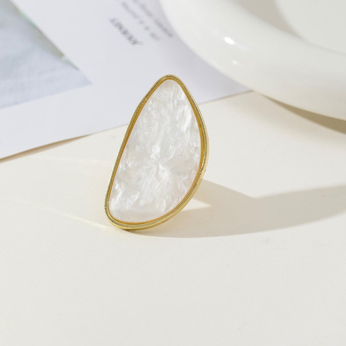 Fashion Women Ring Oval Pointed Shape Metal Frame Irregular Design Adjustable Band Suitable for Various Finger Sizes One Size
Fashion Women Ring Oval Pointed Shape Metal Frame Irregular Design Adjustable Band Suitable for Various Finger Sizes One Size
