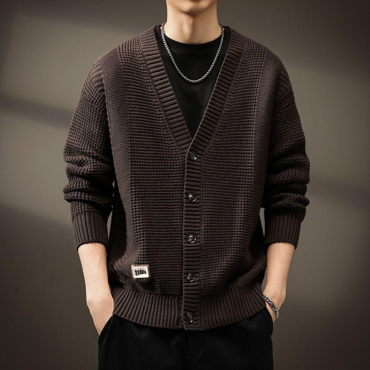 Мода 2025 Мужской вязаный кардиган свитер Осень Зима V-образный вырез Однотонное пальто Кофе Однобортный Мужской корейский Мужская одежда 3XL
Мода 2025 Мужской вязаный кардиган свитер Осень Зима V-образный вырез Однотонное пальто Кофе Однобортный Мужской корейский Мужская одежда 3XL