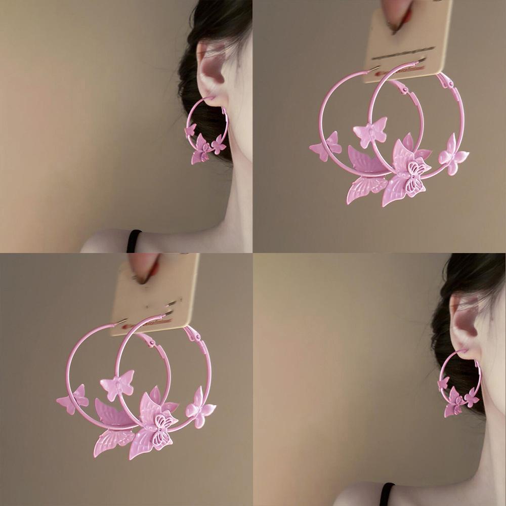 Spray paint butterfly round earrings fresh and sweet fashion versatile stud earrings niche temperament high-end earrings women
Spray paint butterfly round earrings fresh and sweet fashion versatile stud earrings niche temperament high-end earrings women