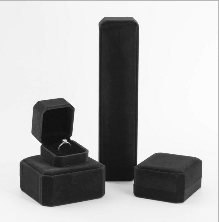 Роскошная бархатная шкатулка для украшений для ожерелий, серег, колец и браслетов
Роскошная бархатная шкатулка для украшений для ожерелий, серег, колец и браслетов