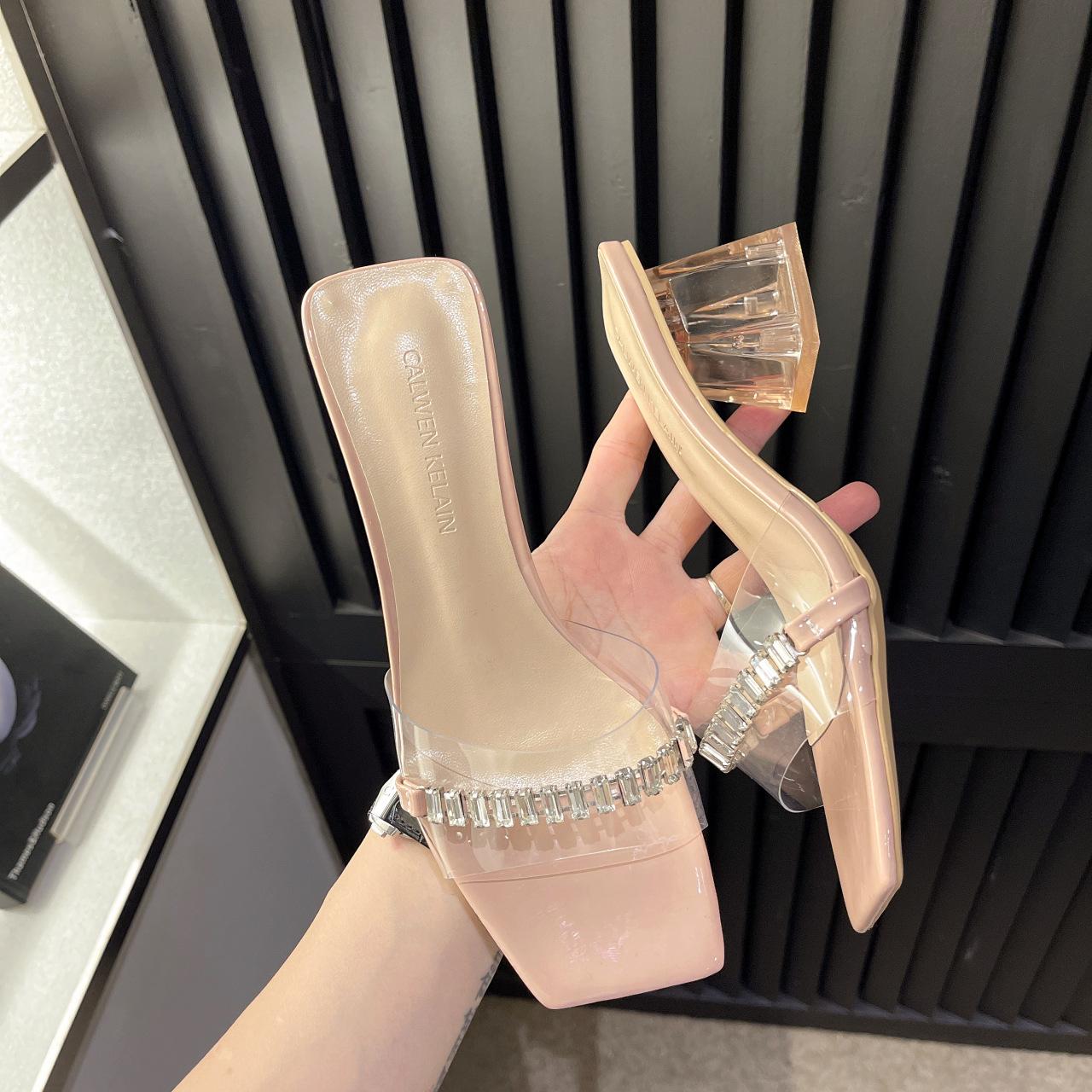 Жіночі капці на високих підборах 2025 літні нові моделі носять корейську версію феєричного вітру та водяних діамантів до прозорих напівдрагових сандалій для 40 рожевий
Жіночі капці на високих підборах 2025 літні нові моделі носять корейську версію феєричного вітру та водяних діамантів до прозорих напівдрагових сандалій для 40 рожевий