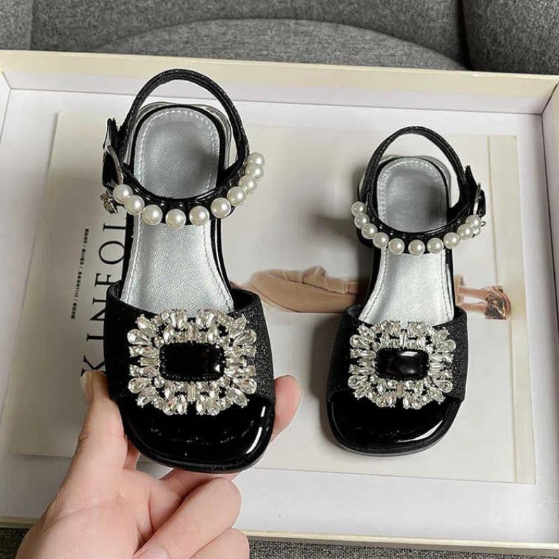 Girl s Sandals Crystal Beading Elegant Patent Leather Children Sliders Open Toe Low Heel Solid Color 26-36 Kids Summer Shoes 36
Girl s Sandals Crystal Beading Elegant Patent Leather Children Sliders Open Toe Low Heel Solid Color 26-36 Kids Summer Shoes 36