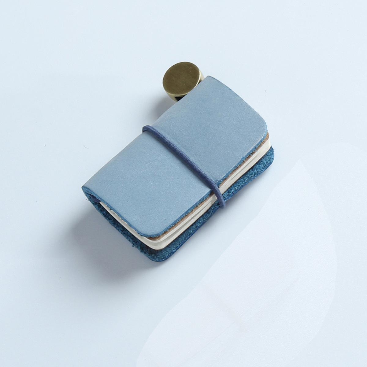 2026 Traveler s Notebook Mini Travel Book Pendant, Cowhide Handmade Cowhide Handbook Decoration 4.8*3.2CM
2026 Traveler s Notebook Mini Travel Book Pendant, Cowhide Handmade Cowhide Handbook Decoration 4.8*3.2CM