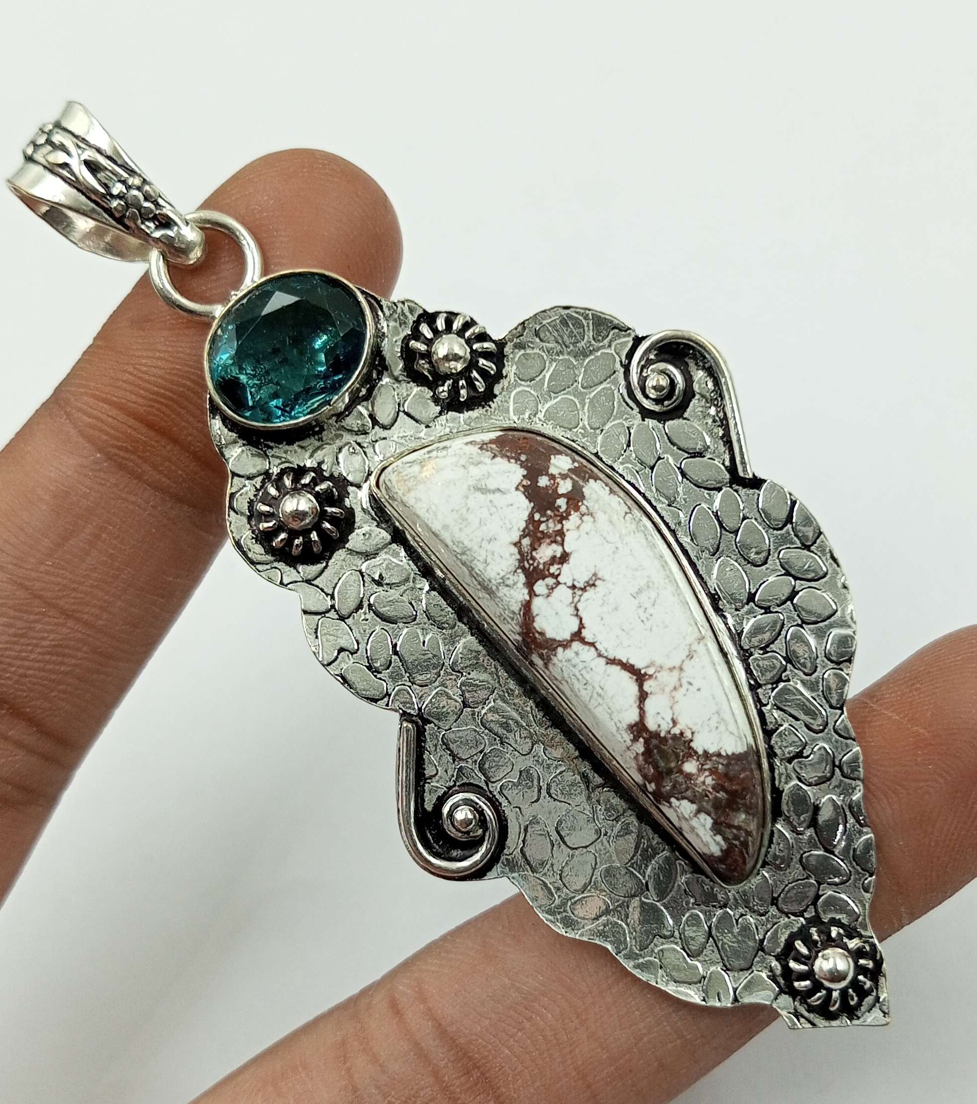 Подвеска Wild Horse Jasper Gemstone из стерлингового серебра 925 пробы с серебряным покрытием UUOL-P35
Подвеска Wild Horse Jasper Gemstone из стерлингового серебра 925 пробы с серебряным покрытием UUOL-P35