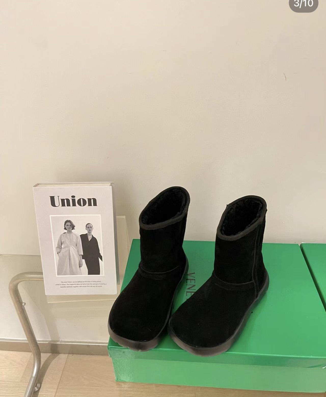 Maillard wind snow cotton retro velvet snow boots women s 2024 winter fur integrated cotton shoes fluffy middle boots 40 чорний
Maillard wind snow cotton retro velvet snow boots women s 2024 winter fur integrated cotton shoes fluffy middle boots 40 чорний