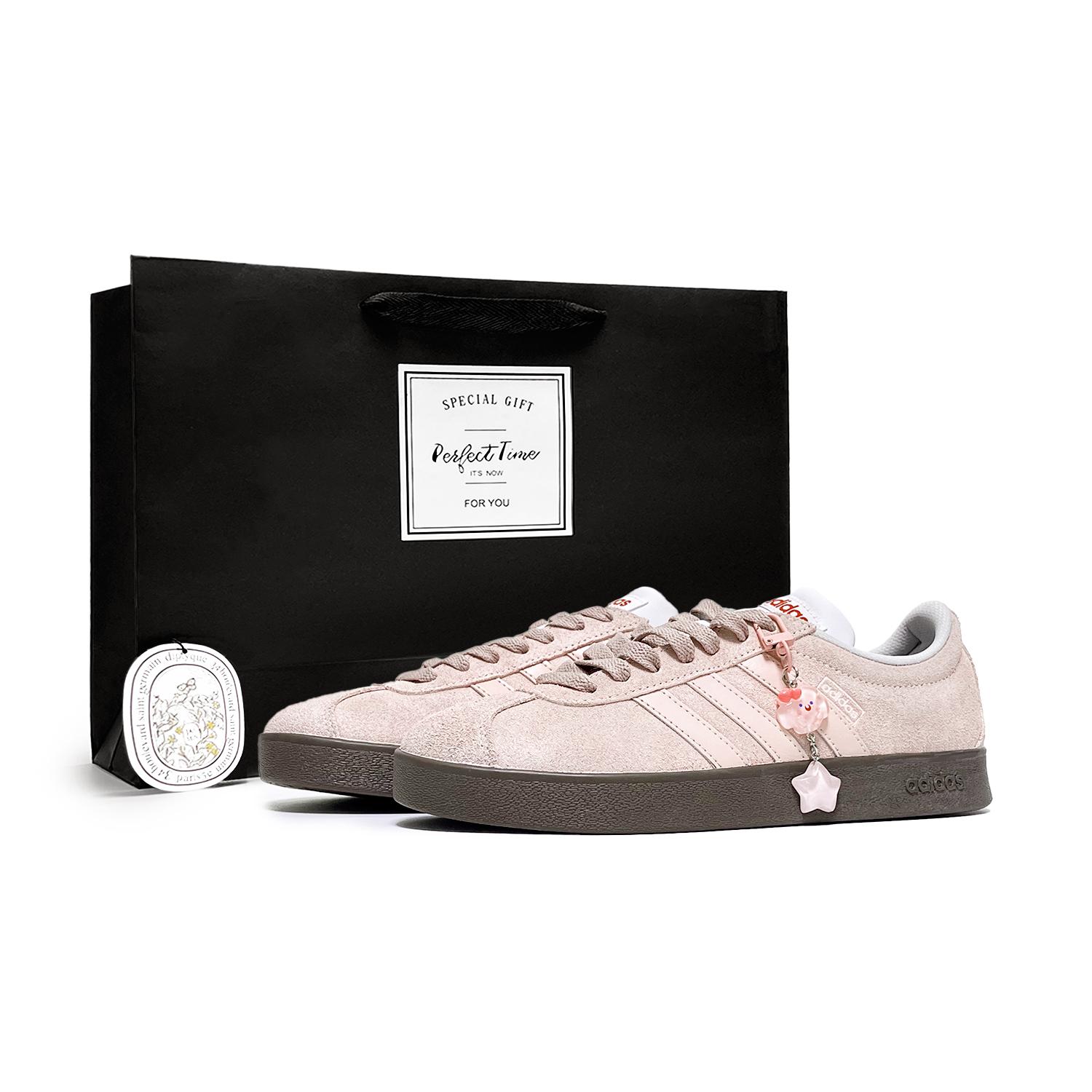 Adidas VL COURT 2.0 Star Gift Bag Cushioning, Wear Resistant Low top Skateboard Shoes Unisex Cherry Pink HQ1802(Team285-) 41⅓
Adidas VL COURT 2.0 Star Gift Bag Cushioning, Wear Resistant Low top Skateboard Shoes Unisex Cherry Pink HQ1802(Team285-) 41⅓