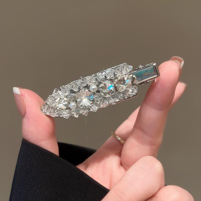 Korean Style Elegant Shiny Rhinestone Seamless Hair Clip Simple Versatile Fashion Side Clip Hair Accessories
Korean Style Elegant Shiny Rhinestone Seamless Hair Clip Simple Versatile Fashion Side Clip Hair Accessories