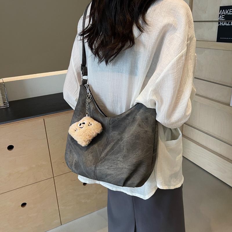 Сумка через плечо женская новинка 2024 года, летняя корейская версия, популярная сумка через плечо, большая вместительная сумка для поездок на работу, сумка для пельменей
Сумка через плечо женская новинка 2024 года, летняя корейская версия, популярная сумка через плечо, большая вместительная сумка для поездок на работу, сумка для пельменей
