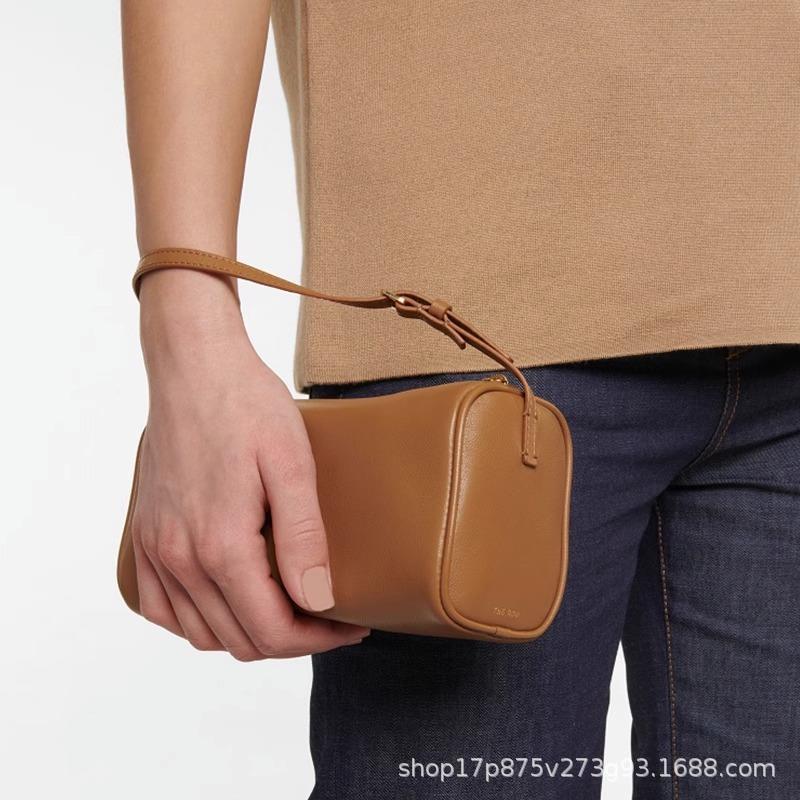 Bag Pencil Case Bag Versatile Simple Handbag S Bag Cowhide Pen Holder Bag Mini Underarm Handbag Women коричневий
Bag Pencil Case Bag Versatile Simple Handbag S Bag Cowhide Pen Holder Bag Mini Underarm Handbag Women коричневий