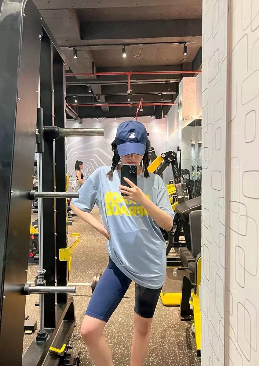 Women s Plus Size Summer Fitness T-shirt - Loose Fit, Sun Protection, Quick Dry, Short Sleeve 3XL (140-155 kg)
Women s Plus Size Summer Fitness T-shirt - Loose Fit, Sun Protection, Quick Dry, Short Sleeve 3XL (140-155 kg)
