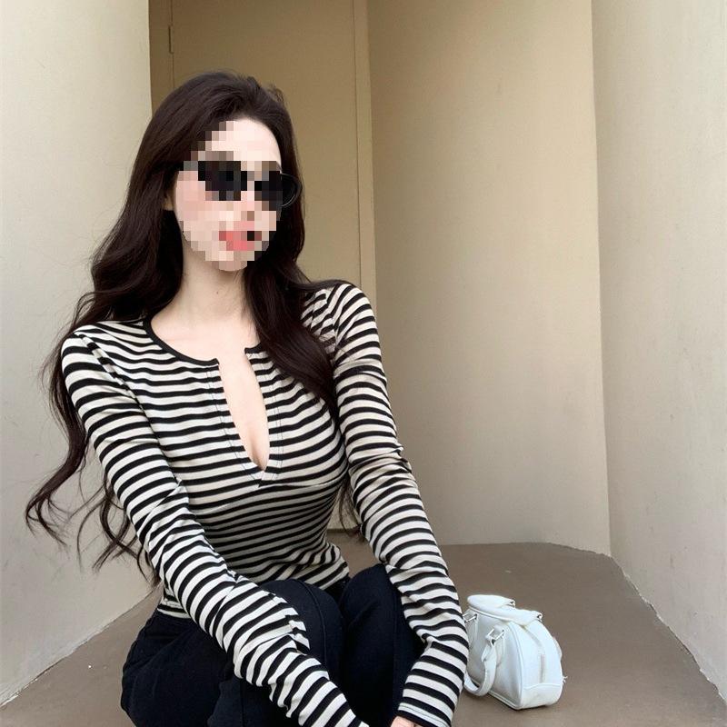 Women s Slim Fit Striped V-neck Long Sleeve T-shirt - Trendy Spring/Autumn Base Layer Extra Large
Women s Slim Fit Striped V-neck Long Sleeve T-shirt - Trendy Spring/Autumn Base Layer Extra Large