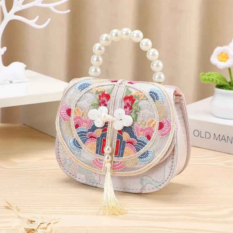 Children s Bag Ancient Style Embroidery Coin Purse High-Grade Exquisite Little Princess Handbag Pearl Hand-Held Storage Wallet
Children s Bag Ancient Style Embroidery Coin Purse High-Grade Exquisite Little Princess Handbag Pearl Hand-Held Storage Wallet