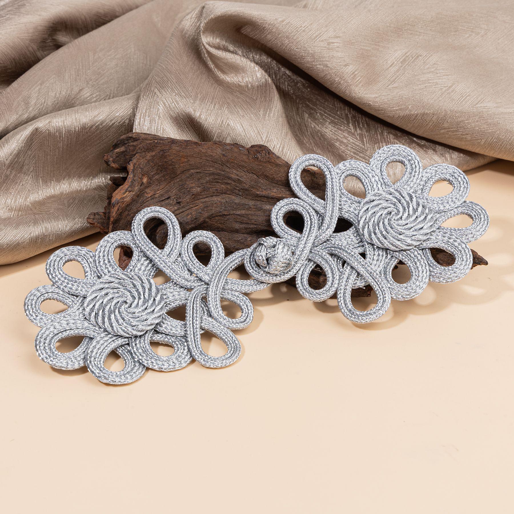 1 Pair New Fashion Chinese Knot Buttons Cheongsam Cape/Cloaks Clasp Cardigan Fasteners for Clothing
1 Pair New Fashion Chinese Knot Buttons Cheongsam Cape/Cloaks Clasp Cardigan Fasteners for Clothing