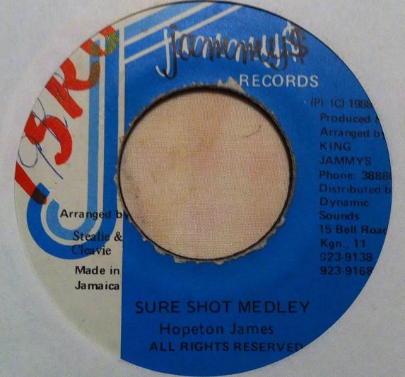 7inch Record HOPETON JAMES - Sure Shot Medley NONE Jammy s Records 1988 Jamaica Reggae, Ska & Dub Used
7inch Record HOPETON JAMES - Sure Shot Medley NONE Jammy s Records 1988 Jamaica Reggae, Ska & Dub Used