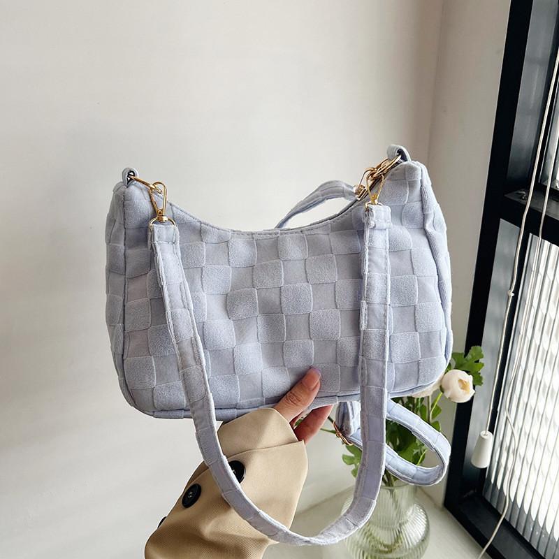Trendy 2023 New Black And White Versatile Canvas Handheld Tote Bag For Daily Commuting синій
Trendy 2023 New Black And White Versatile Canvas Handheld Tote Bag For Daily Commuting синій
