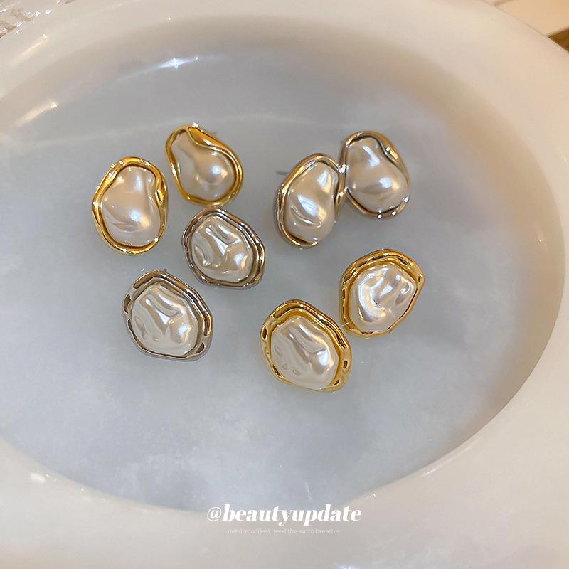 Silver Needle Irregular Baroque Pearl Stud Earrings: French Light Luxury High-End Retro Style for Women
Silver Needle Irregular Baroque Pearl Stud Earrings: French Light Luxury High-End Retro Style for Women