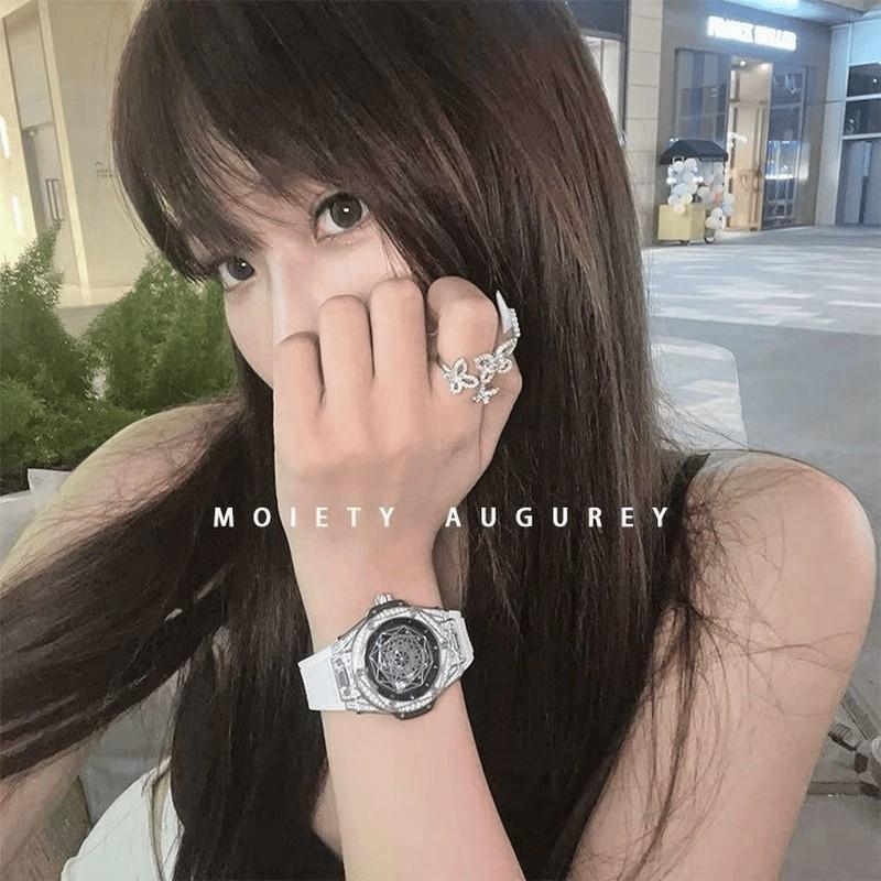 Phantom Three Butterflies Ring Opening Fairy Texture Flash Diamond Silver Niche Light Luxury Index Finger Ring Tide opening adjustable
Phantom Three Butterflies Ring Opening Fairy Texture Flash Diamond Silver Niche Light Luxury Index Finger Ring Tide opening adjustable